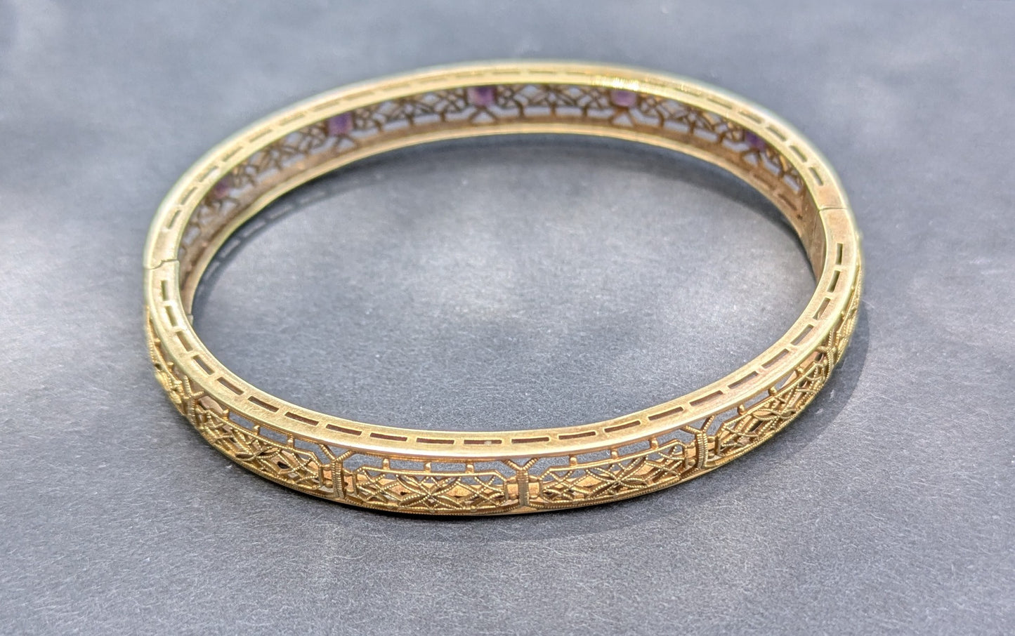 14k 1930's Filigree Bangle/ Bangle with Amethyst