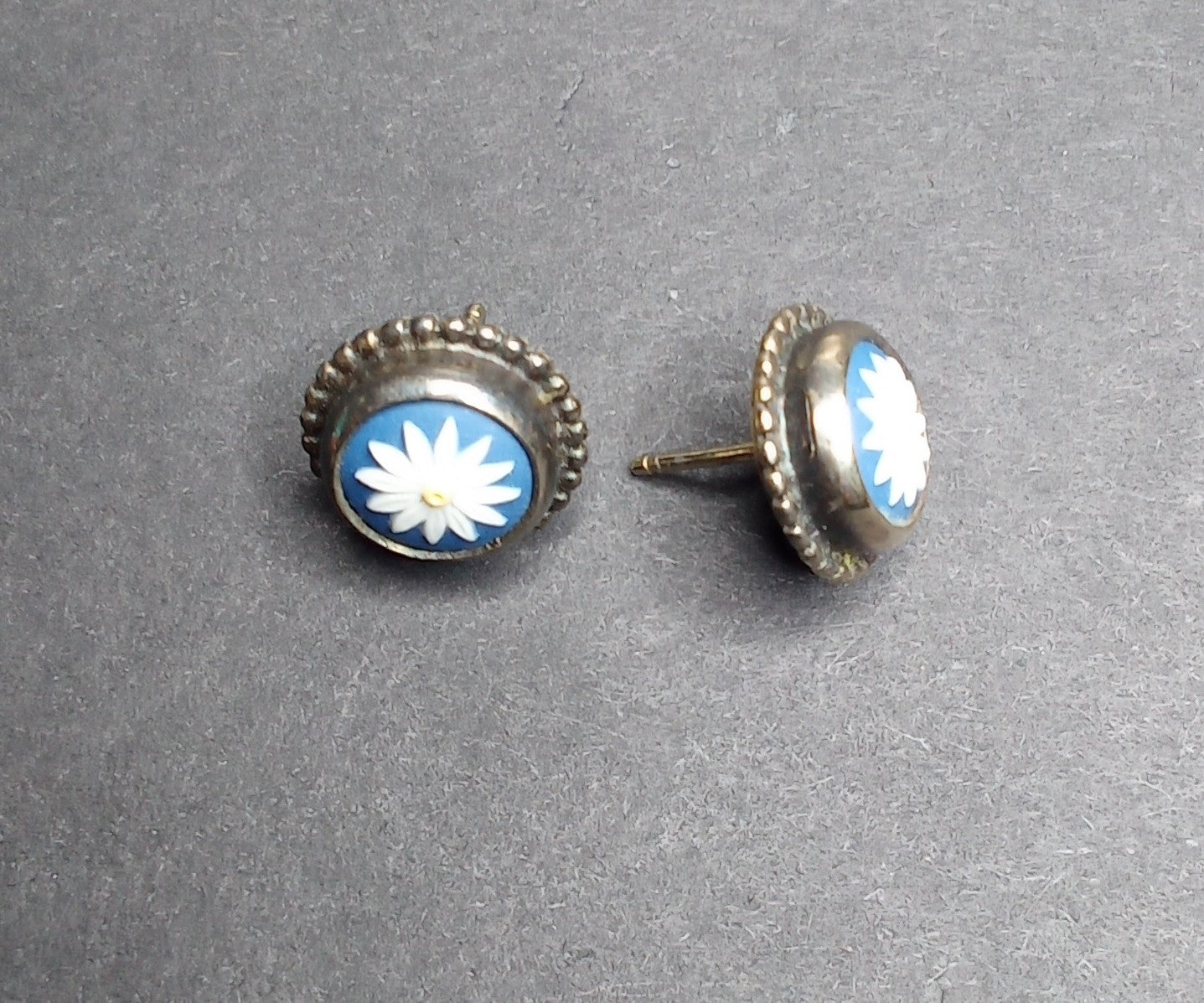 Sterling Wedgewood Daisy Earrings