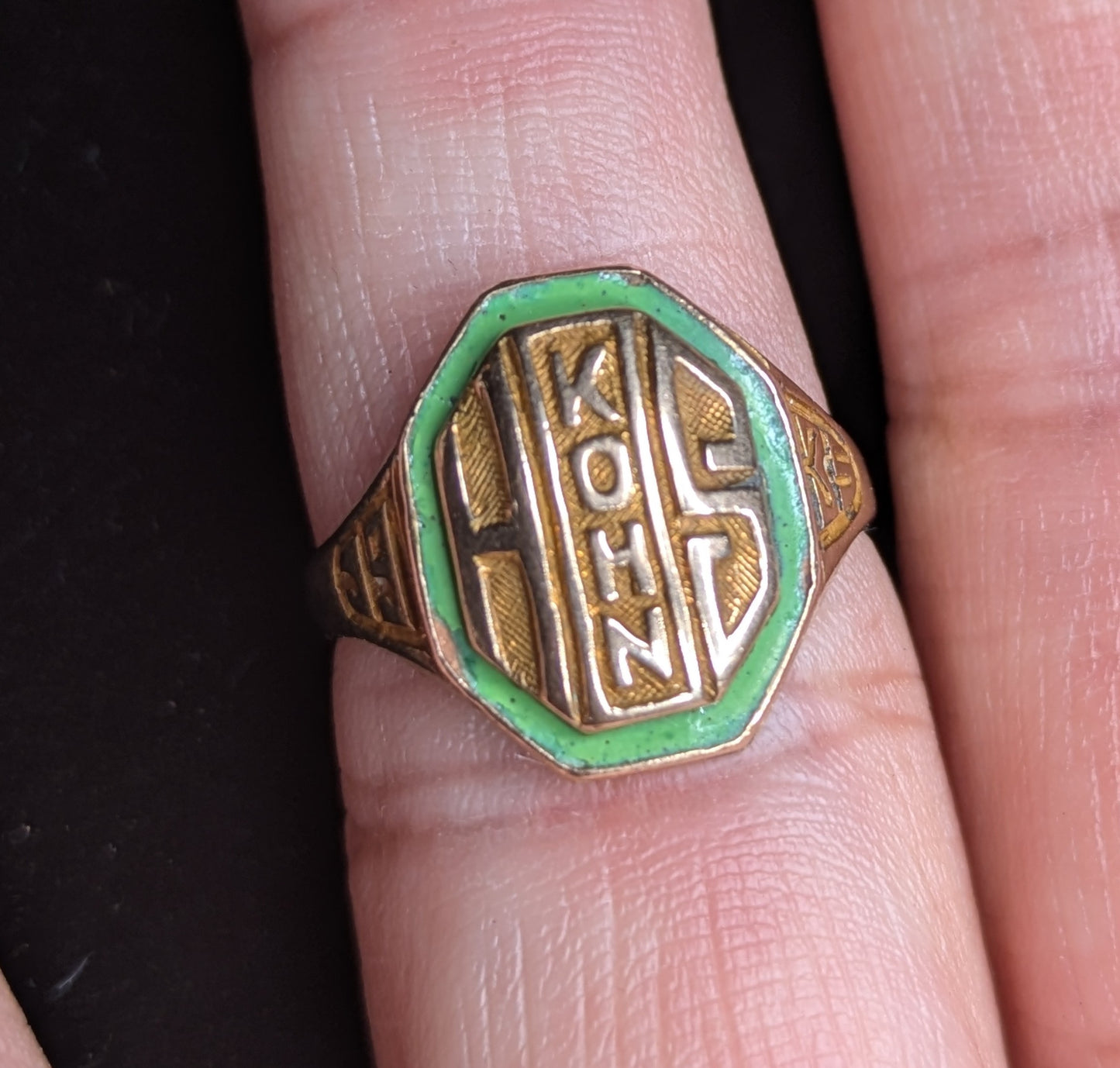 10k Green Enamel Signet Style Graduation Ring