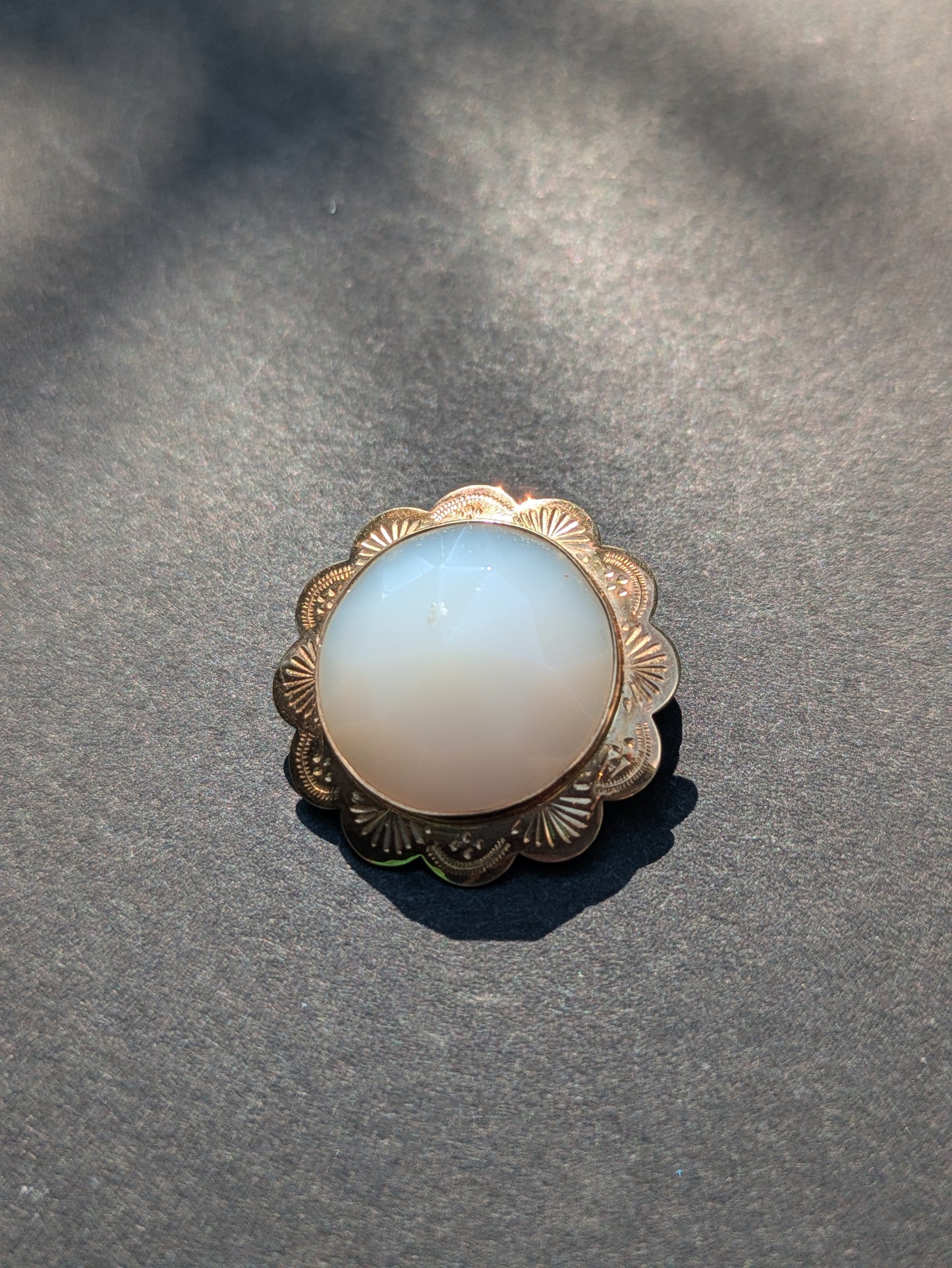 14kt Dutch White Jade Brooch