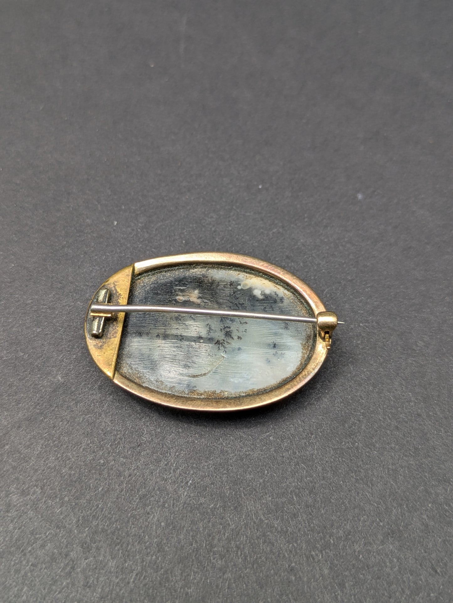 14kt Framed Agate Brooch