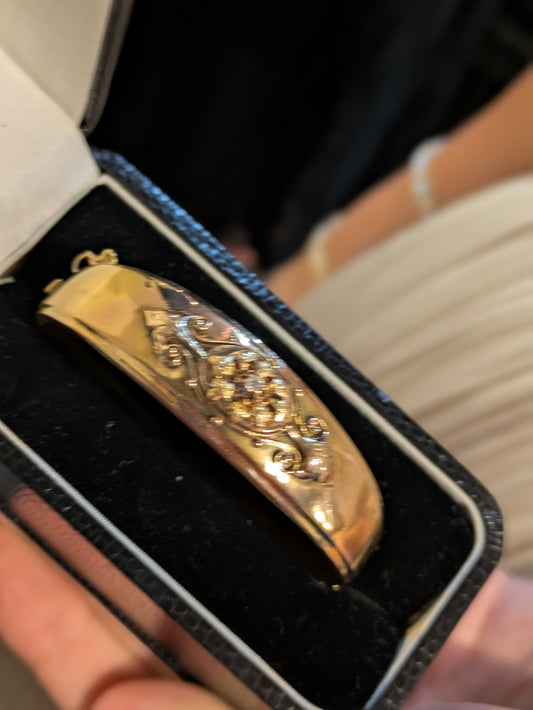 14kt Diamond Detail Bangle Bracelet