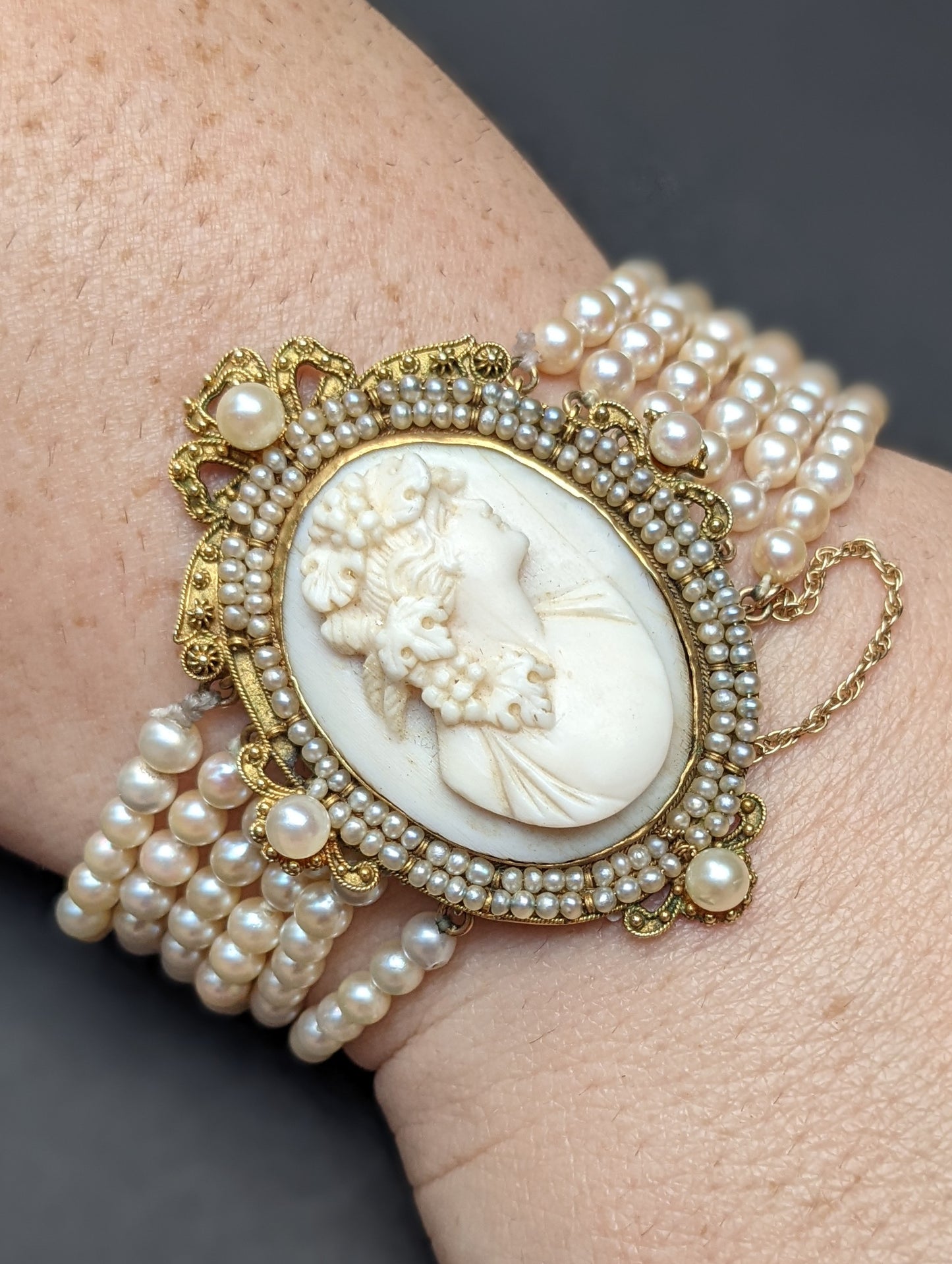 14kt Shell cameo and pearl bracelet