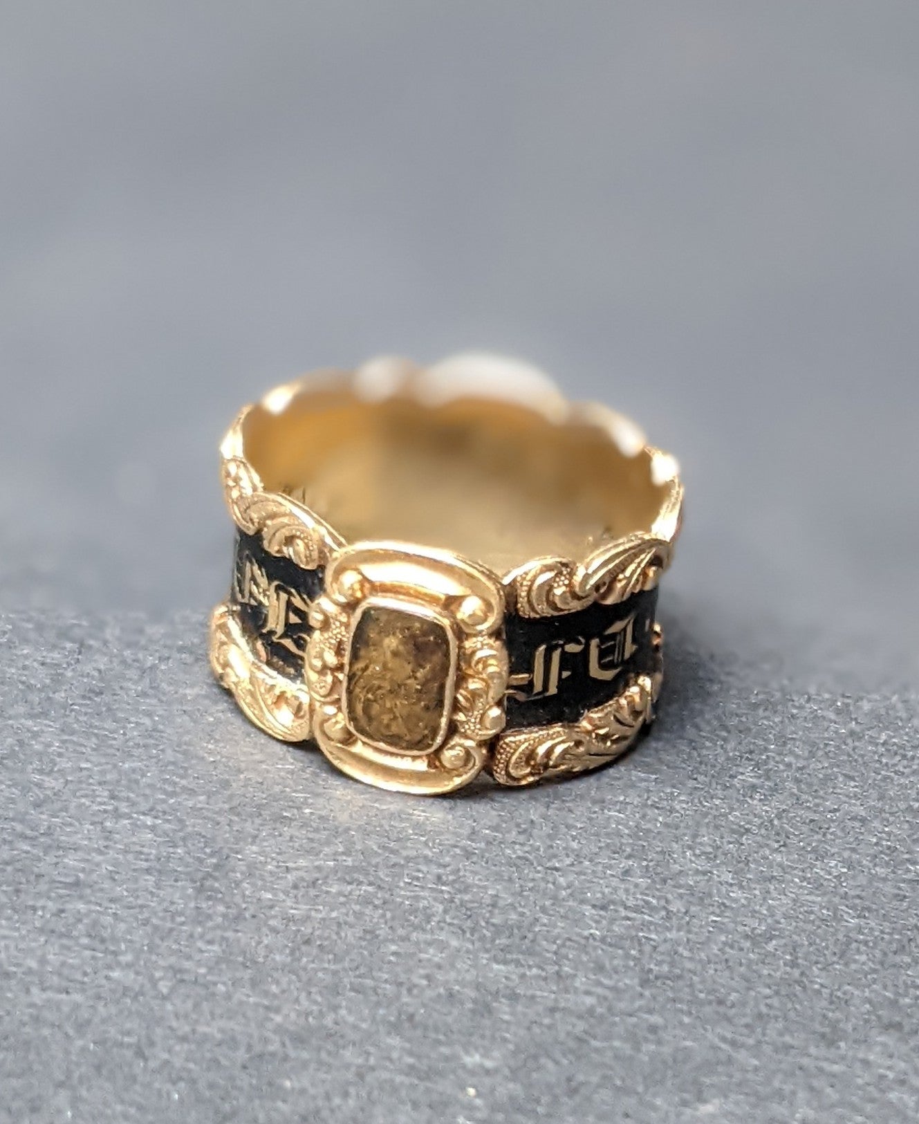 Black enamel mourning ring - Thomas Pattinson