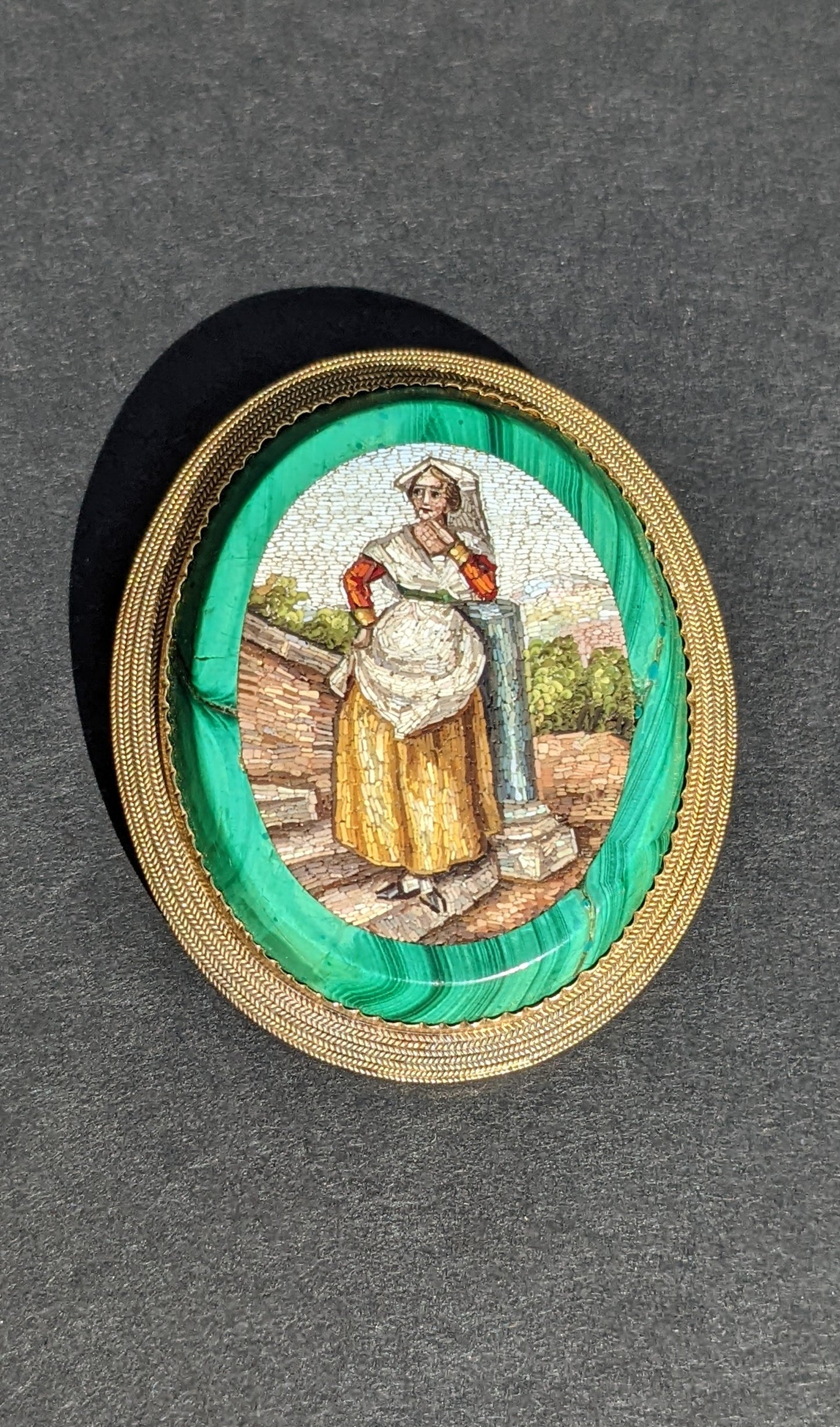 18k Malachite figural Micro mosaic brooch/pendant