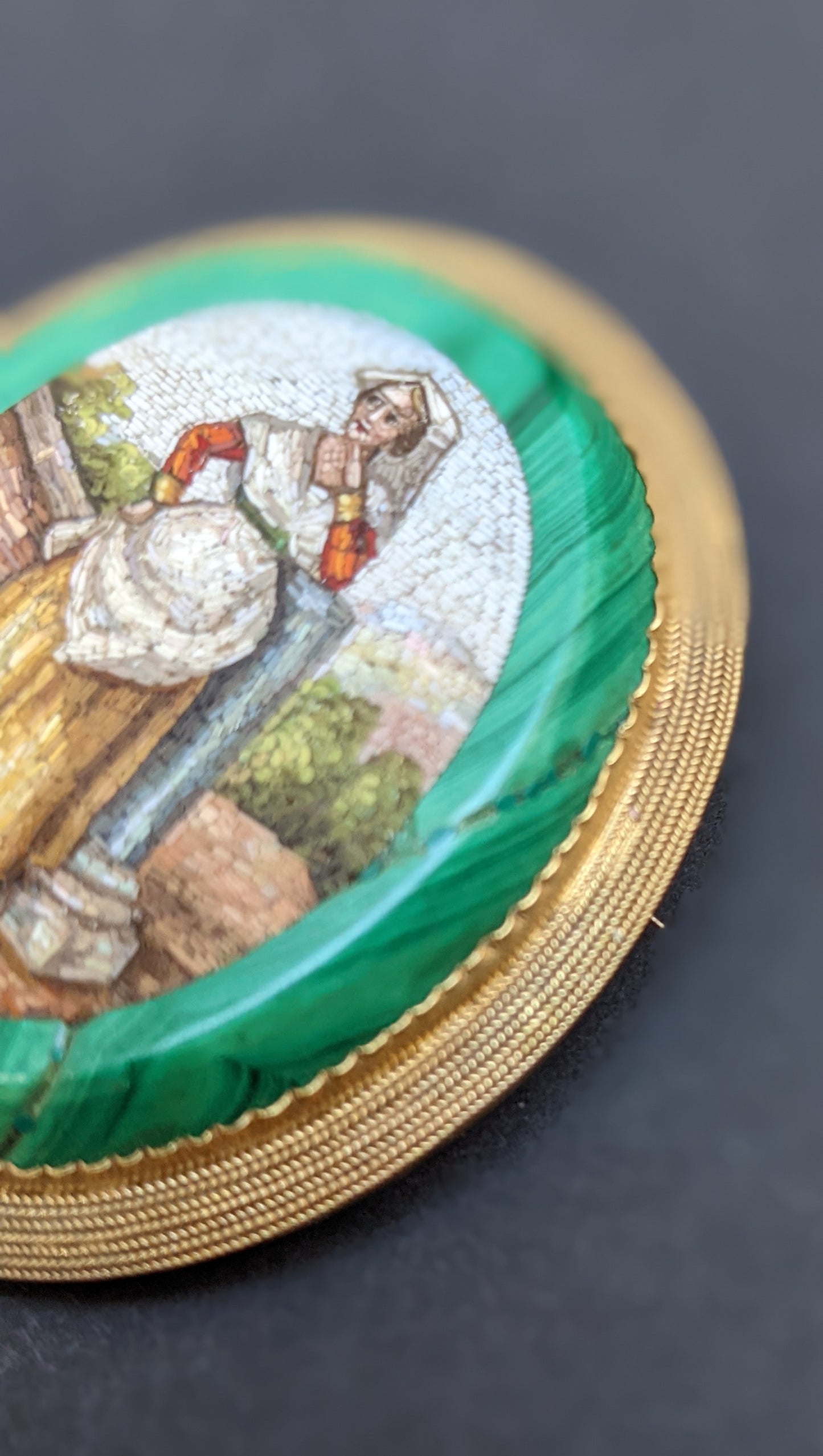 18k Malachite figural Micro mosaic brooch/pendant