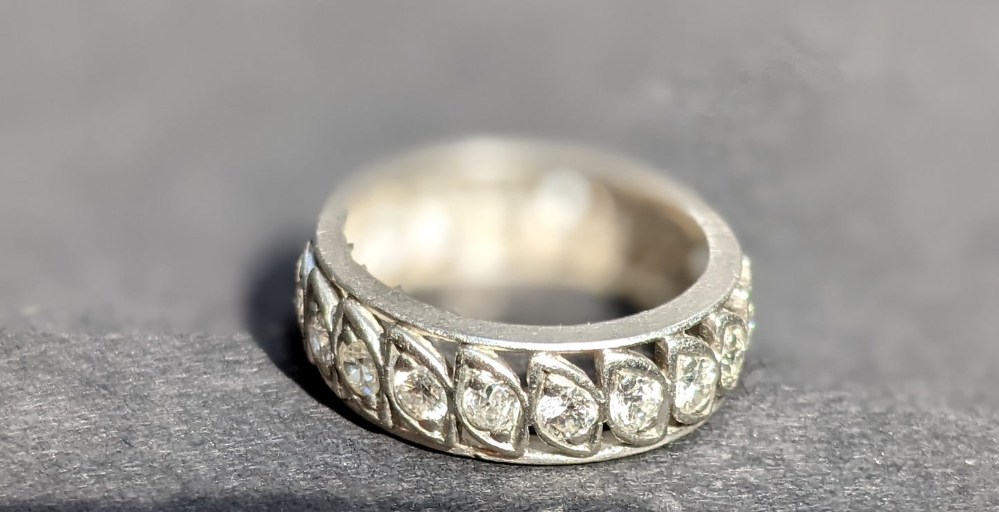 Platinum openwork diamond leaf band