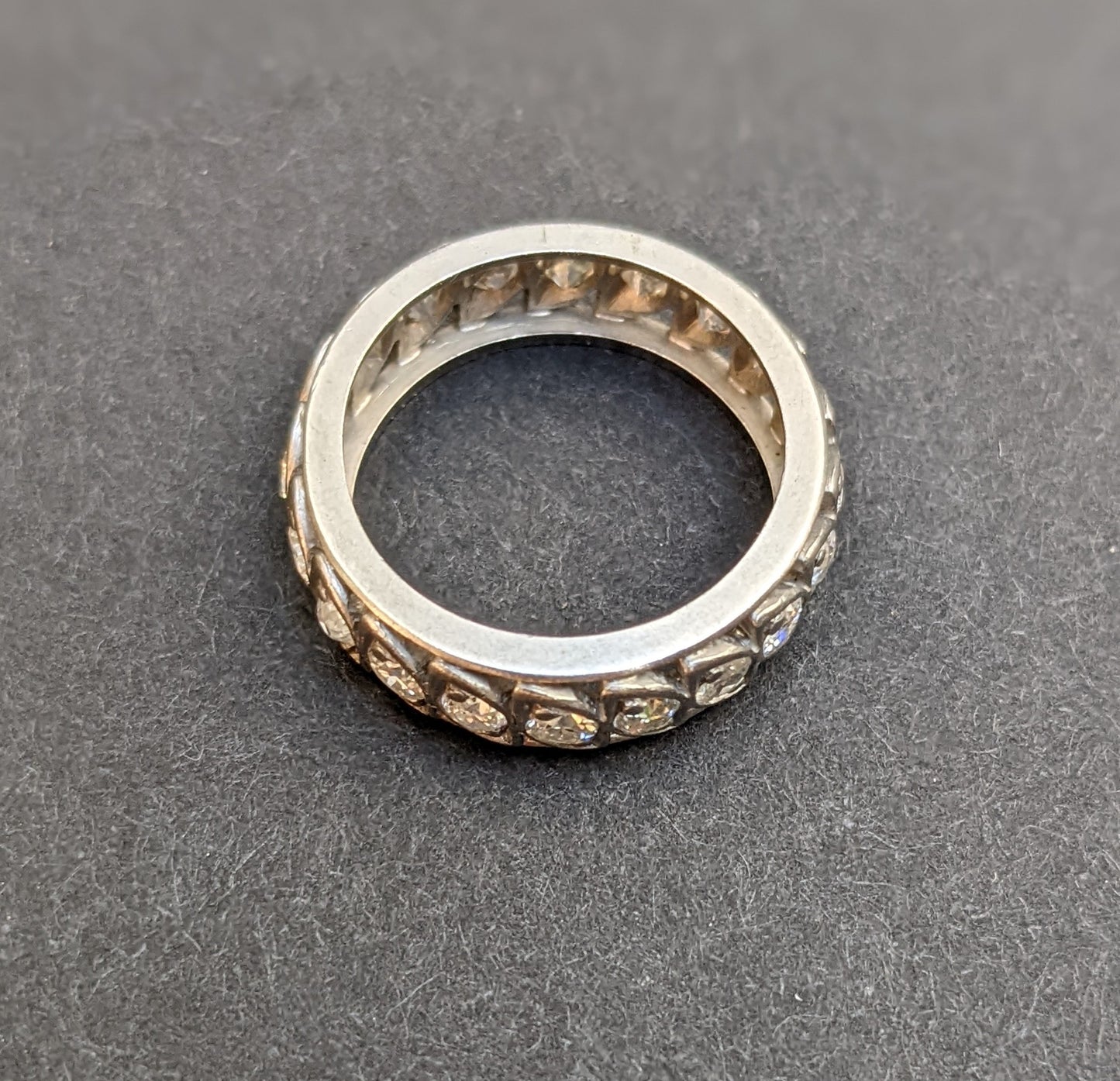 Platinum openwork diamond leaf band