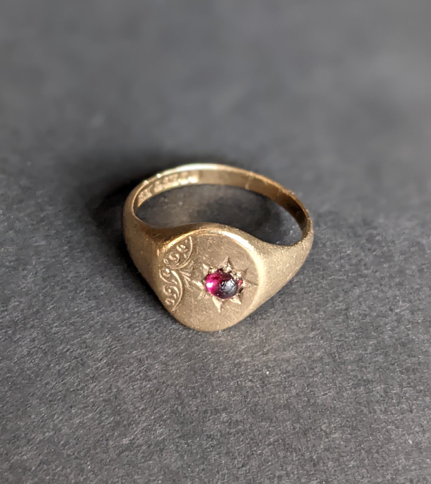 9k Garnet Signet Ring