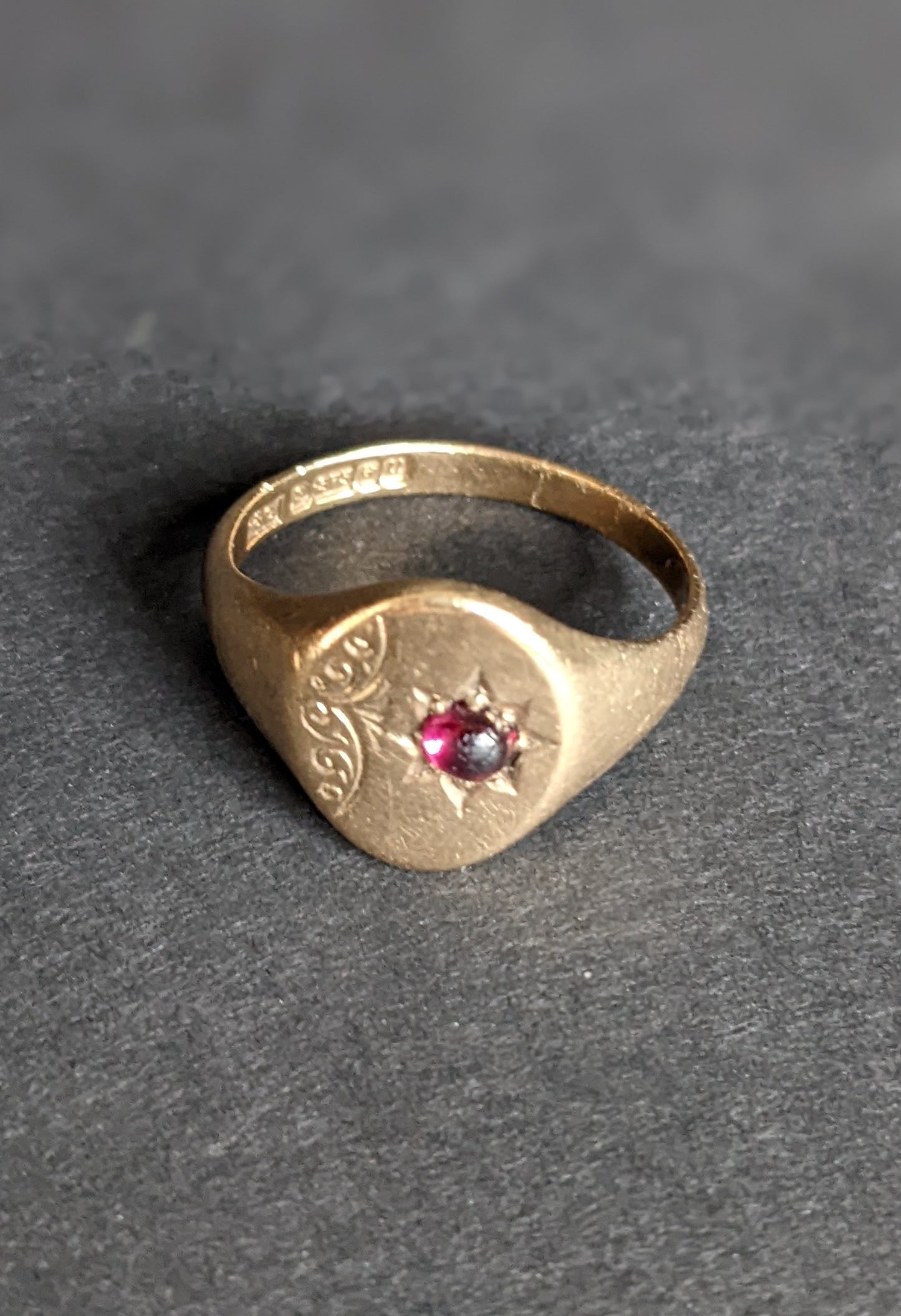 9k Garnet Signet Ring