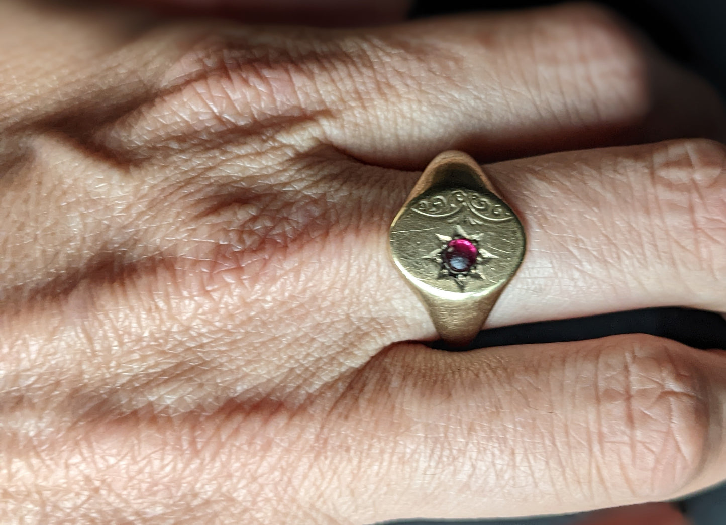 9k Garnet Signet Ring