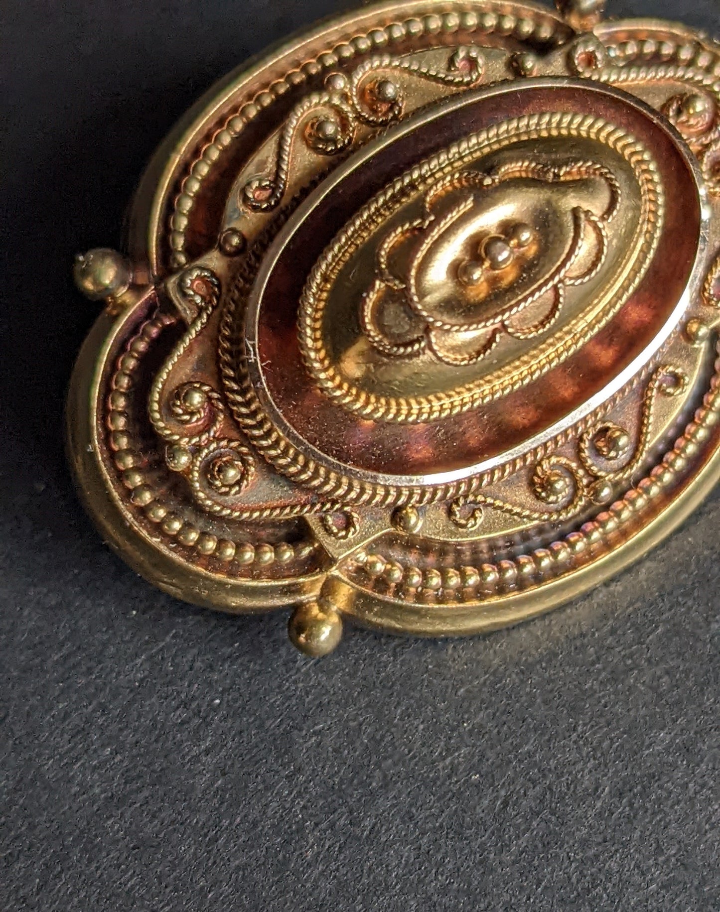 Gold Cannetille brooch 19kt with original pin and fastener