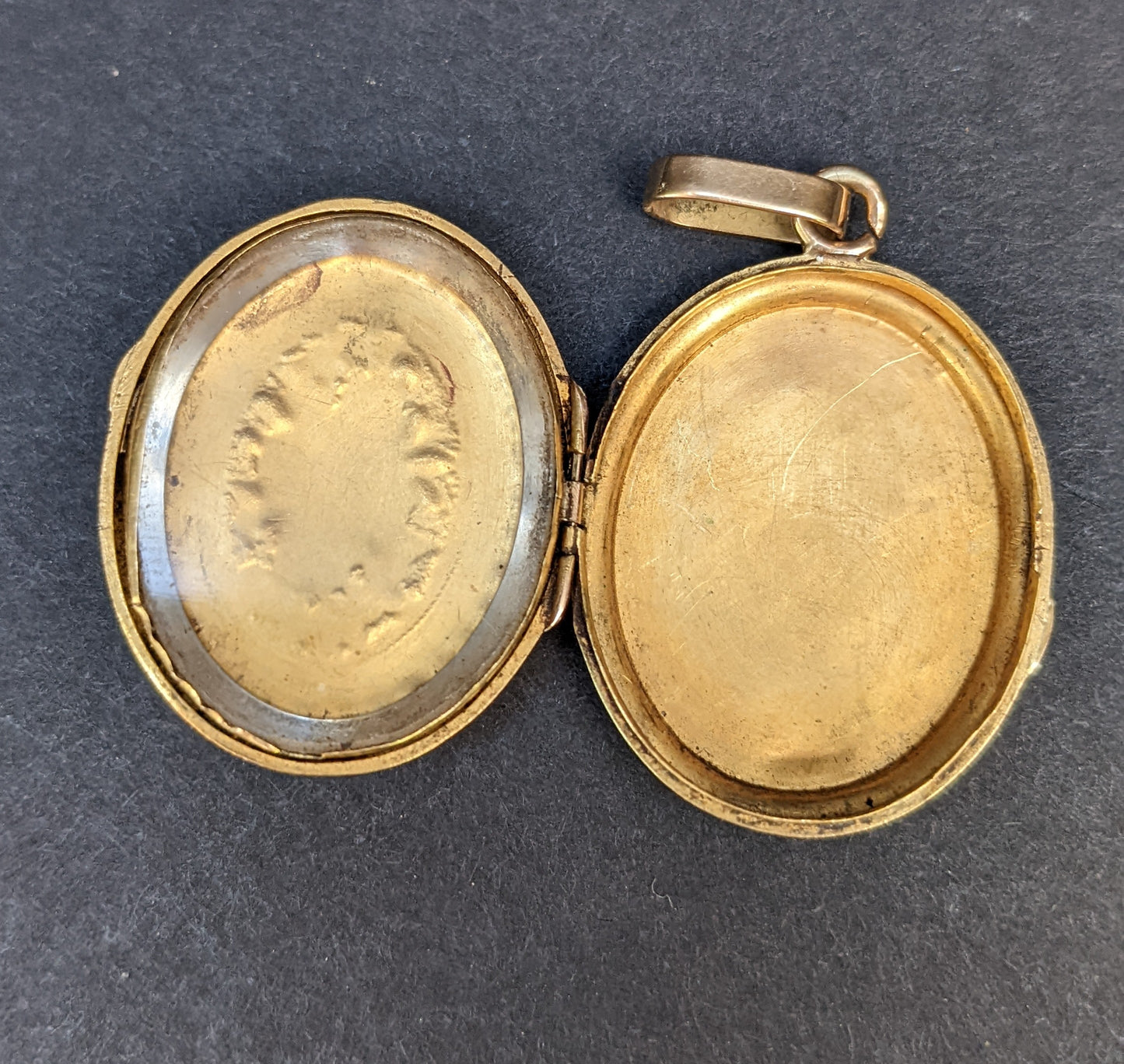 18kt 3 color bouquet of flowers French locket 1870's