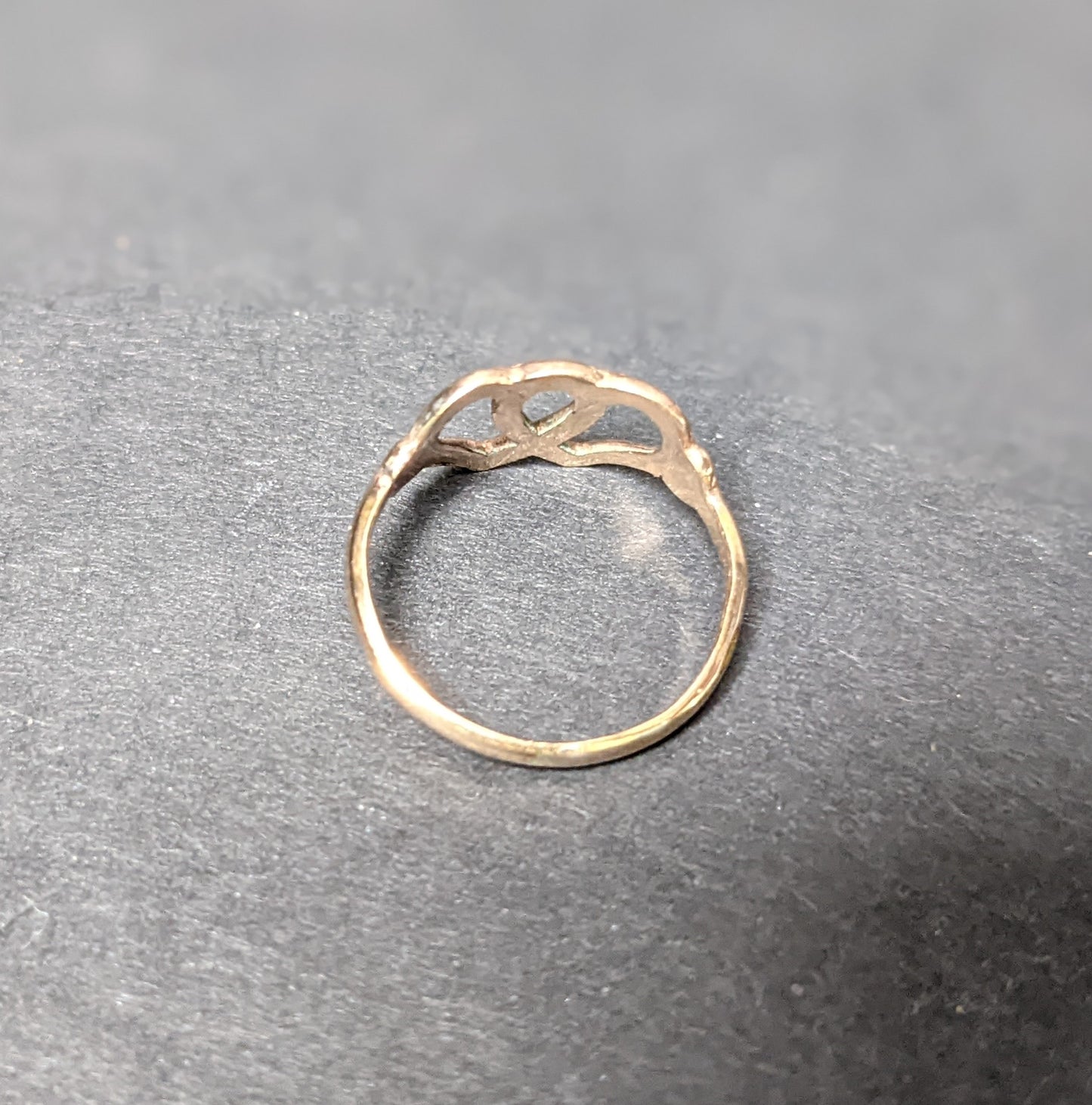 10k intertwined heart pinky ring