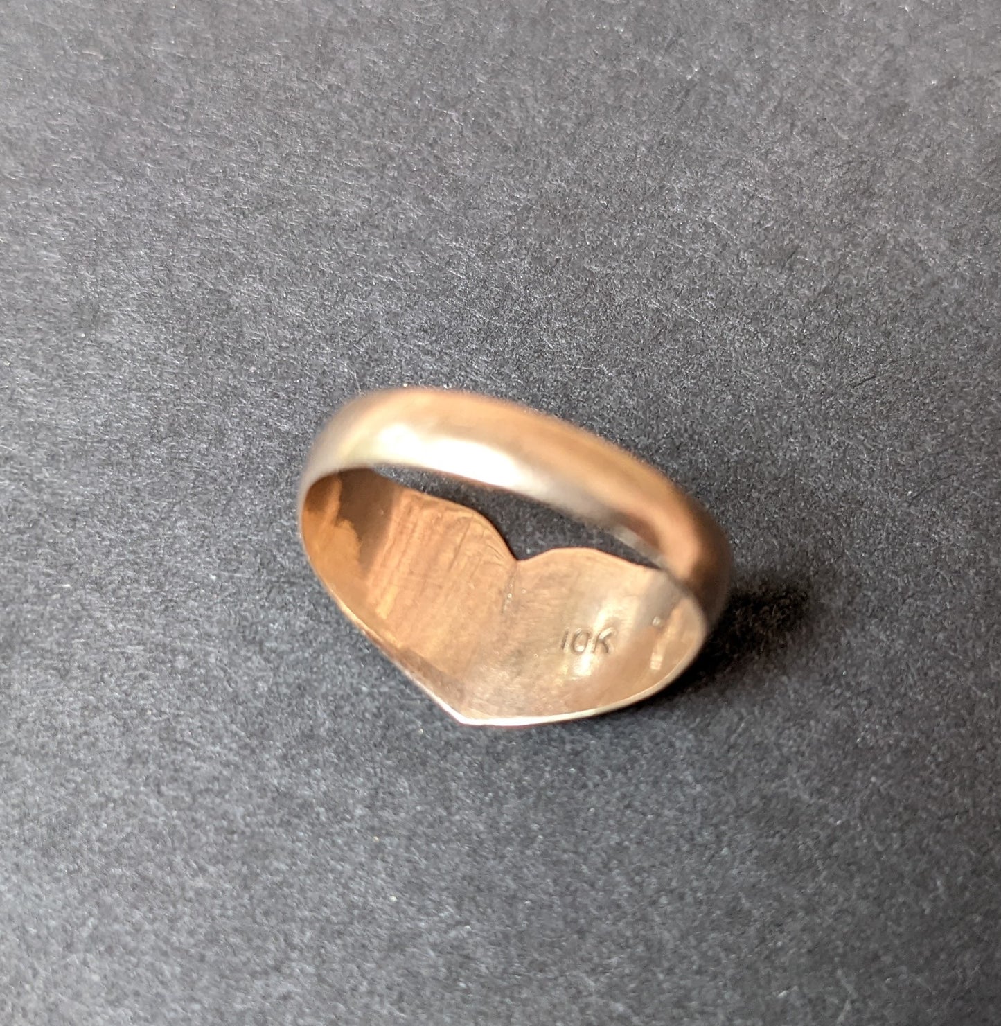 1946 10k Heart signet ring