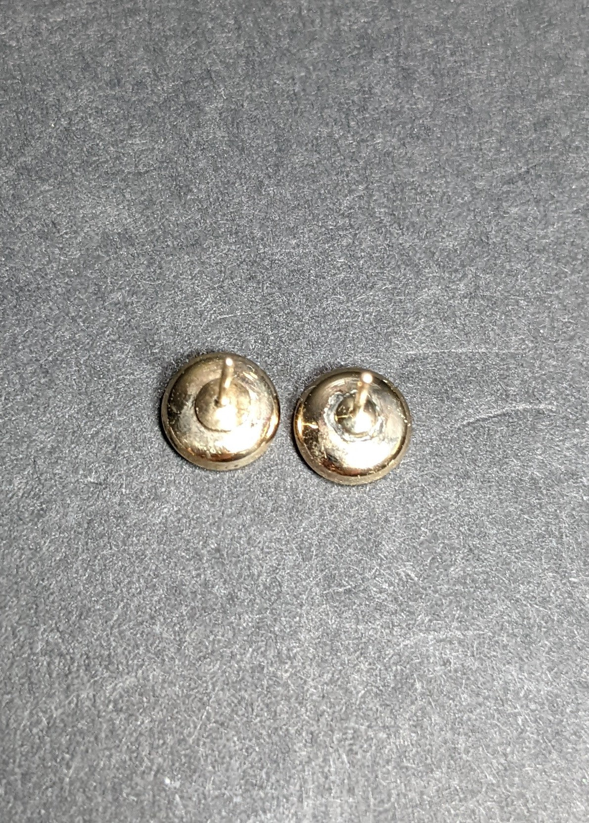 14kt Onyx and yellow gold stud earrings