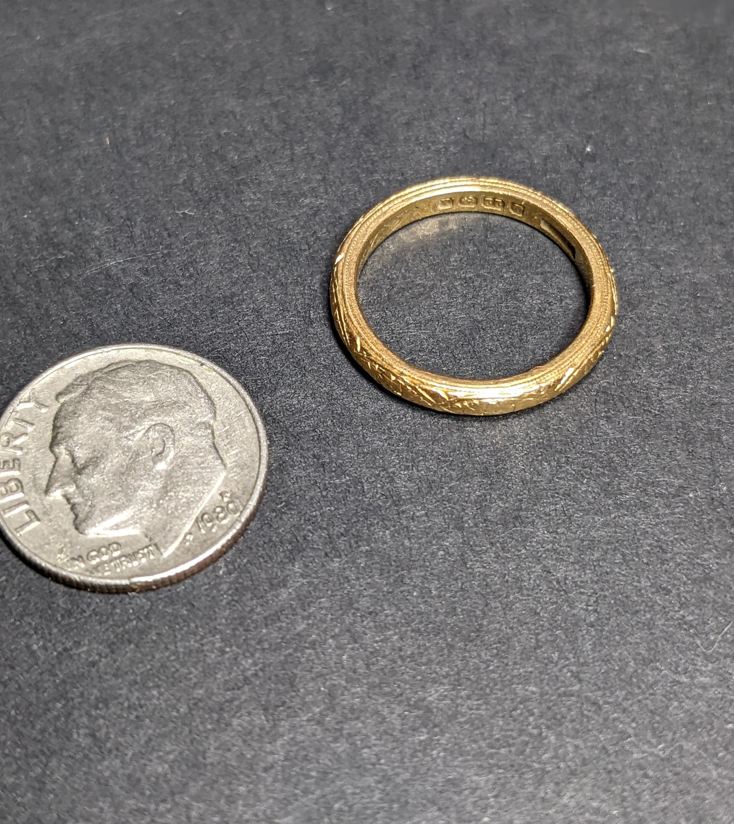 22k English chased gold band 1923