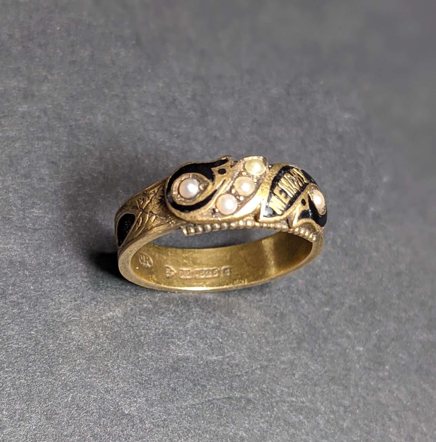 15k English mourning with "memory" enamel and seed pearl