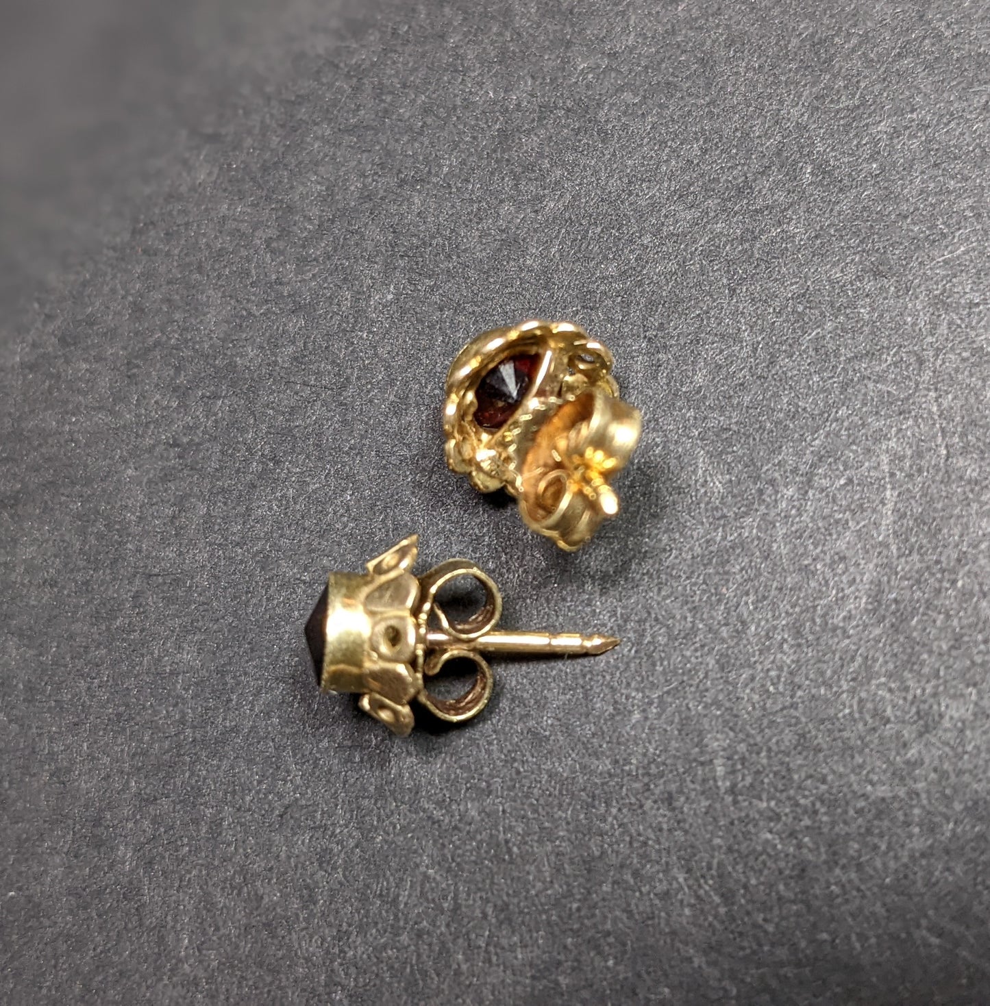 Dutch 14k garnet stud earrings