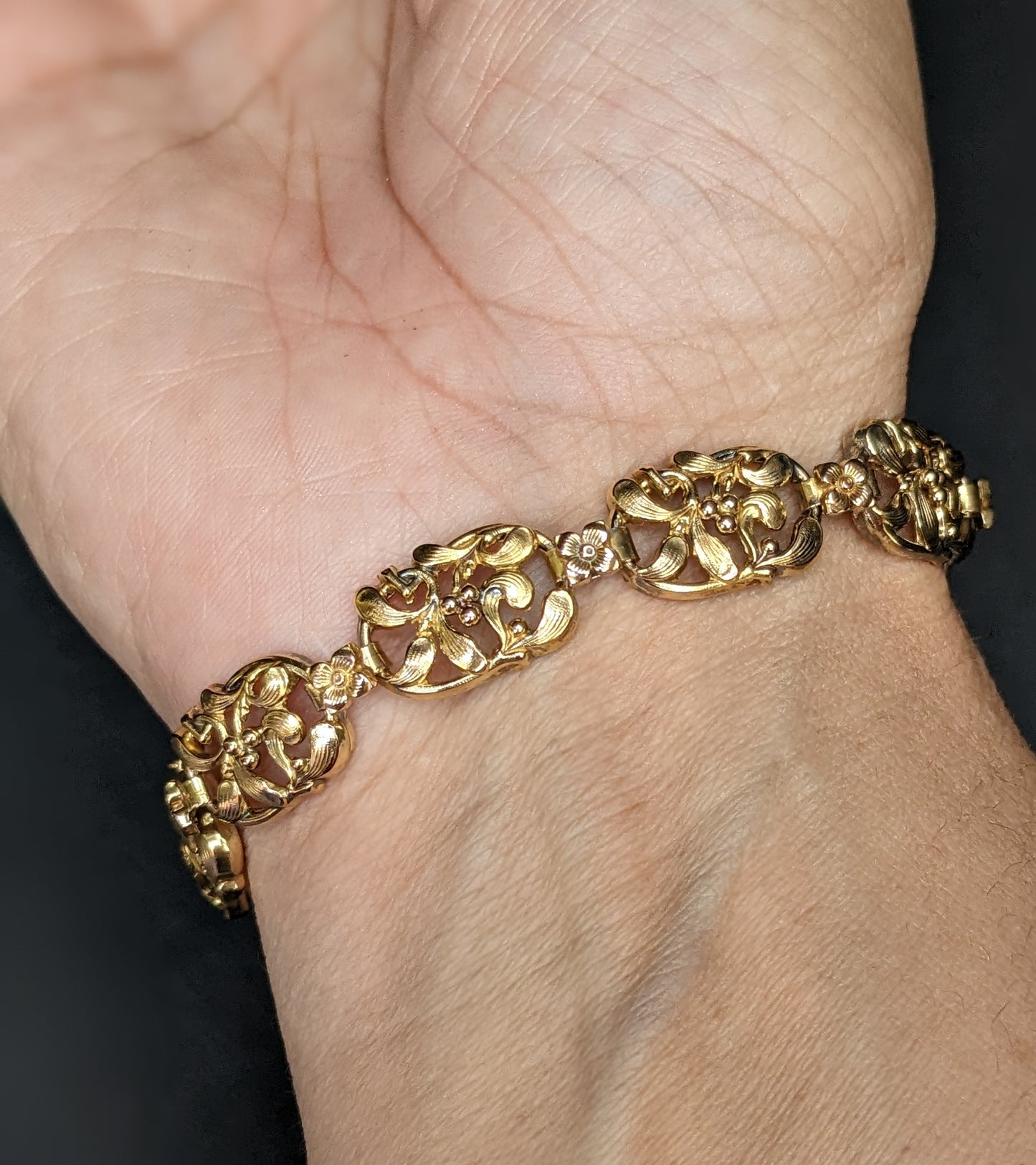 Art Nouveau floral bracelet hidden clasp