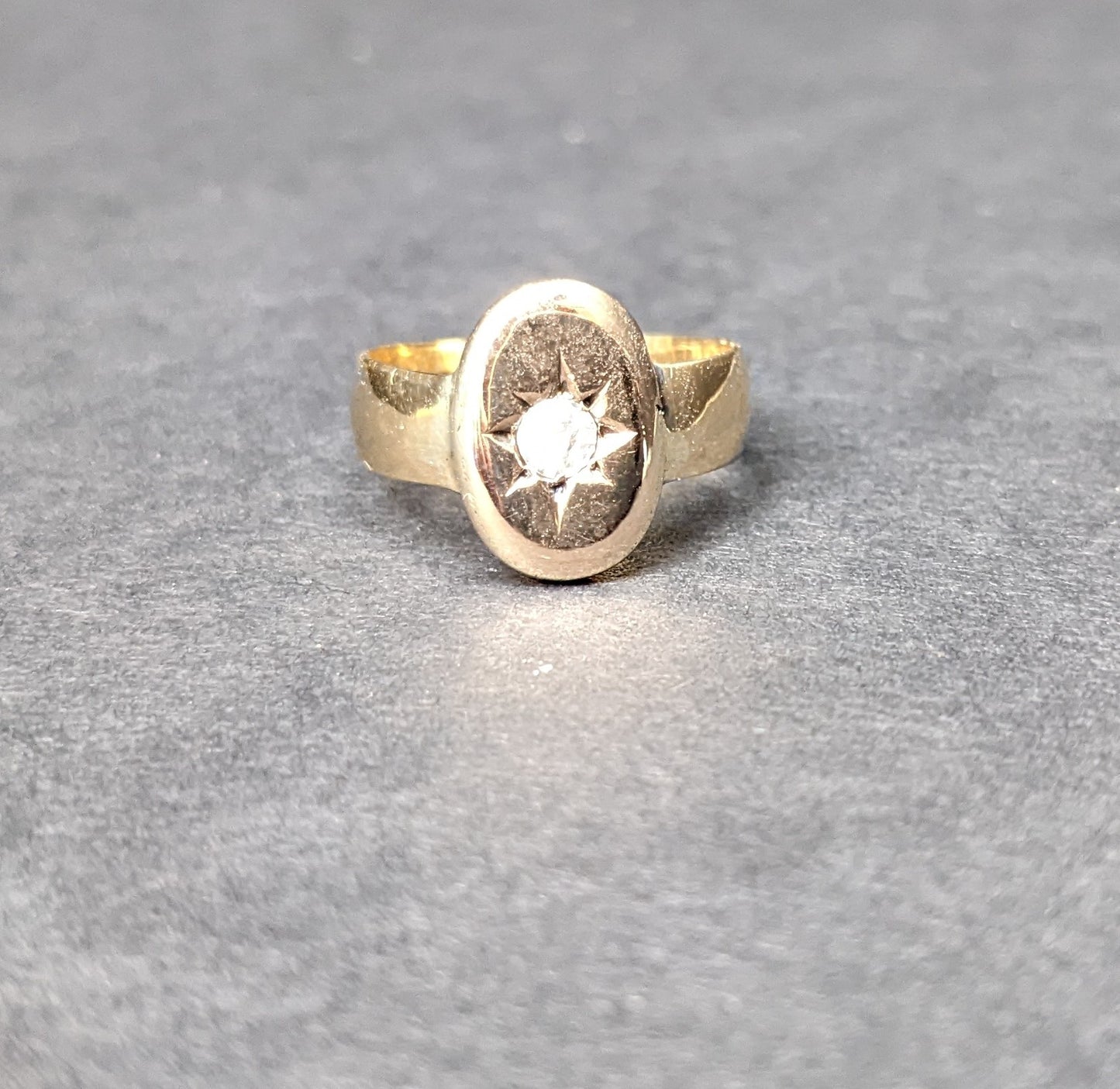 18Kt English Minecut Cigar Band with Diamond Starburst