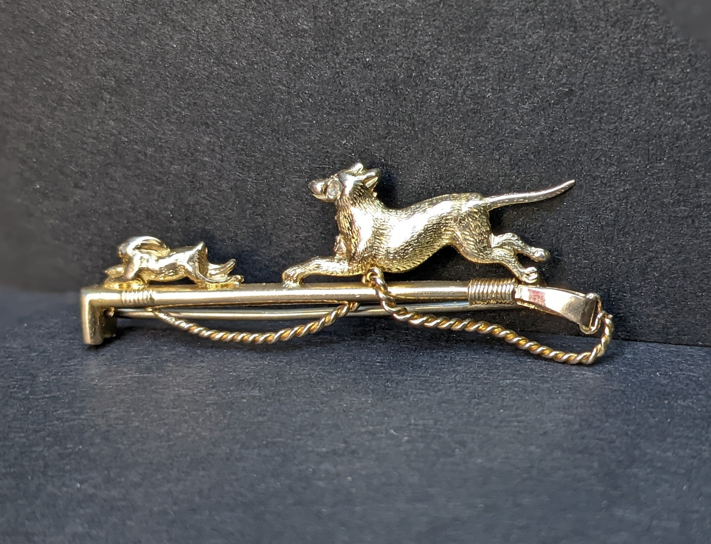 15k Hunting Dog and Rabbit Brooch