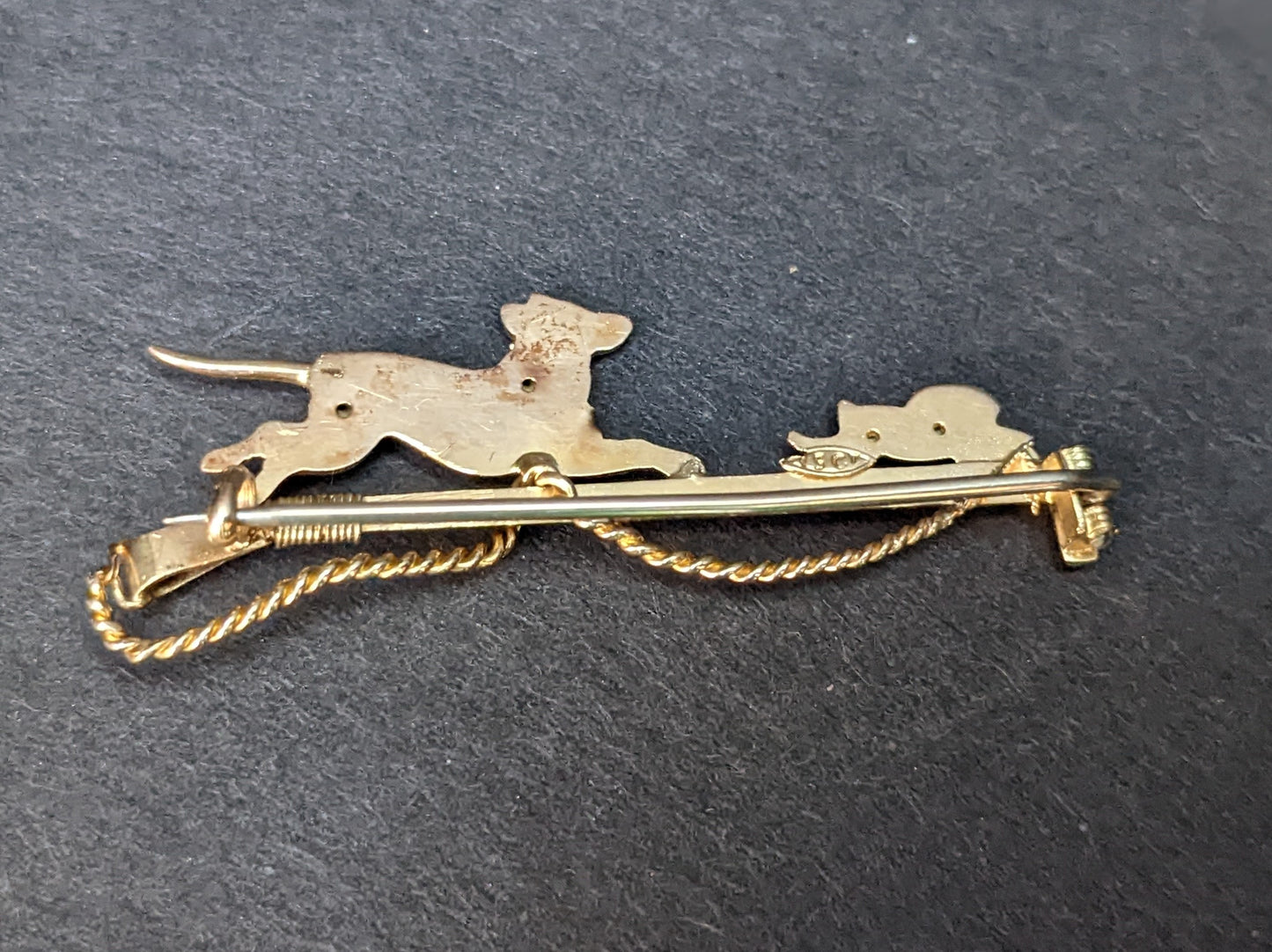 15k Hunting Dog and Rabbit Brooch