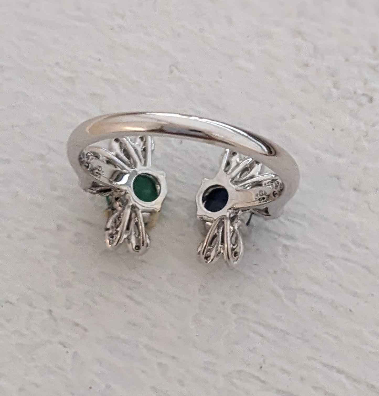 White gold sapphire, emerald and diamond ring
