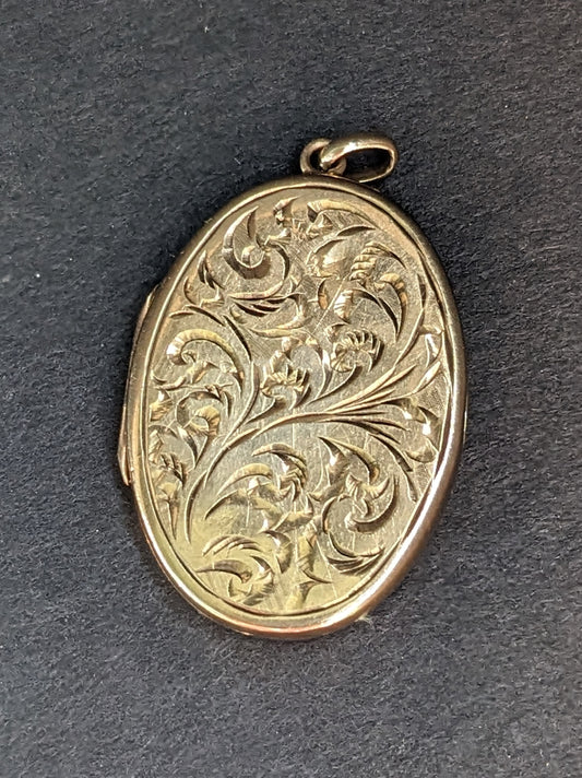 Large Oval Engraved Locket English feathered scroll