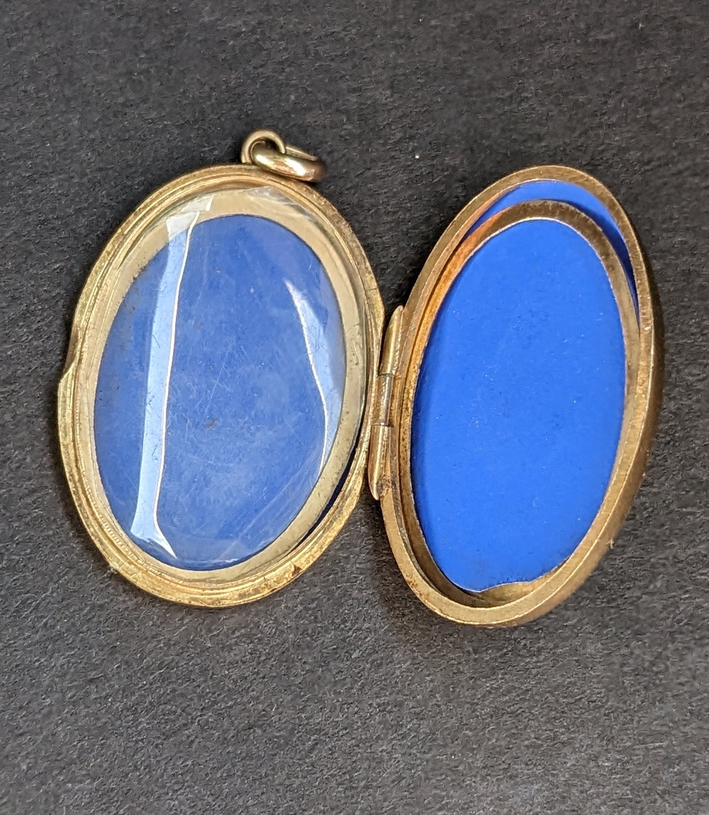 Large Oval Engraved Locket English feathered scroll