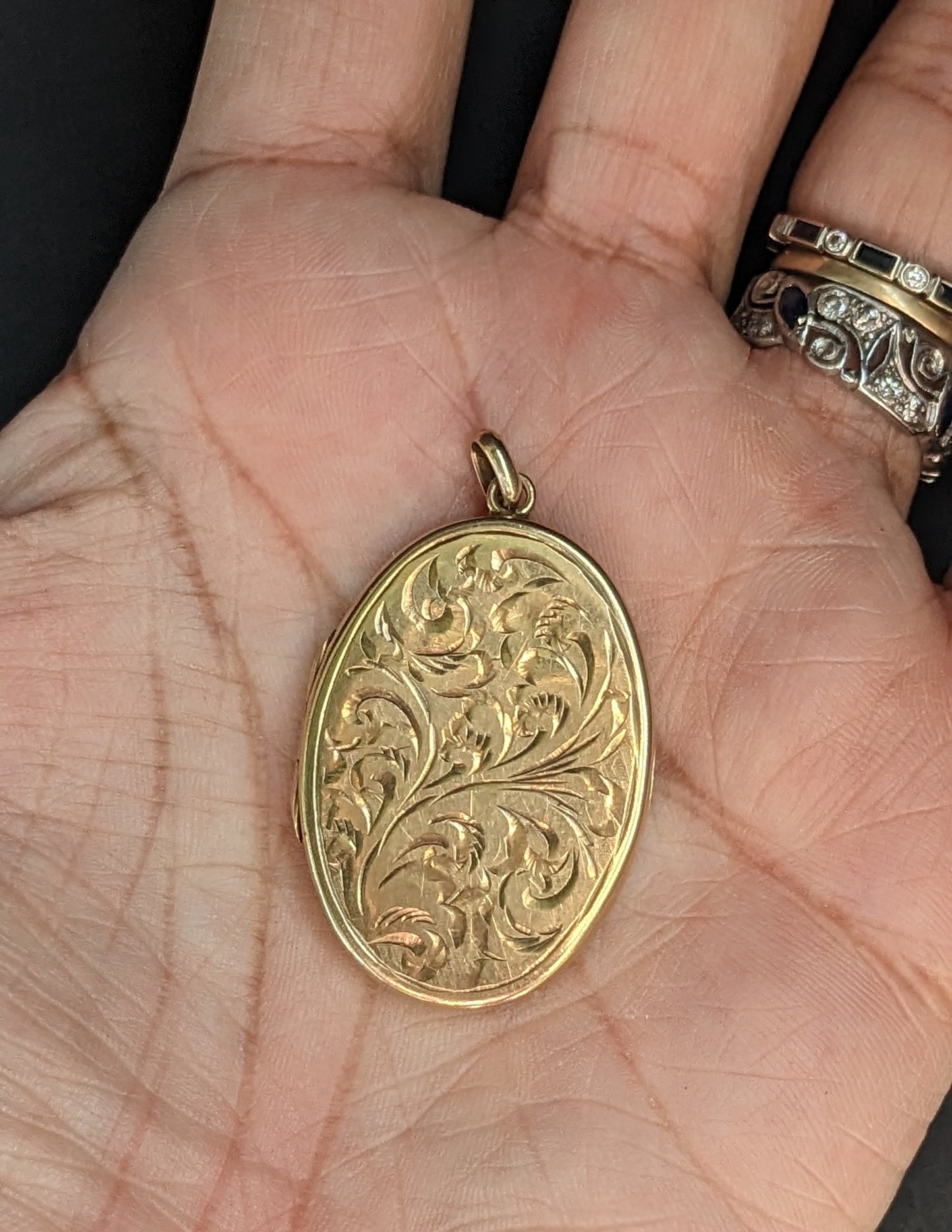 Large Oval Engraved Locket English feathered scroll