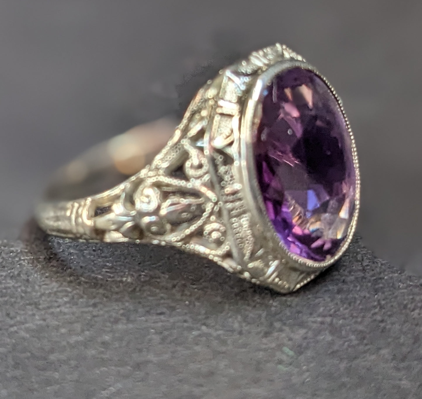 18kt White gold large oval amethyst ring