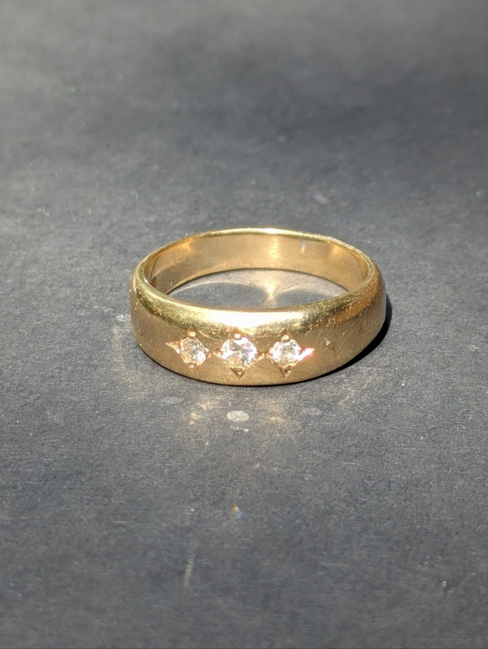 English 9kt Flush Set 3 Diamond Ring