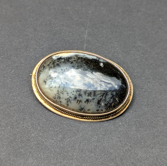 14kt Framed Agate Brooch