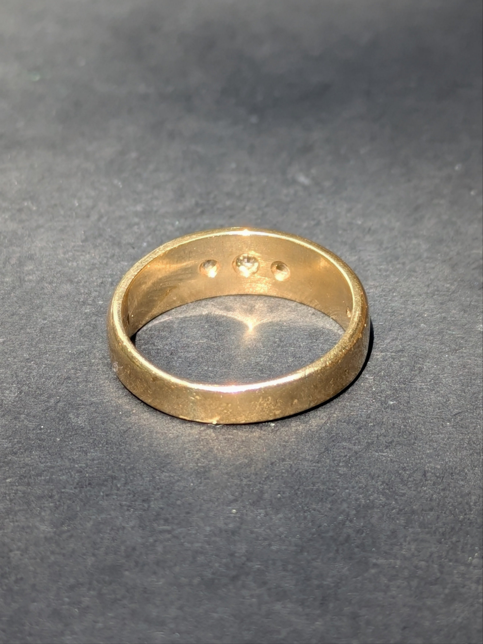 English 9kt Flush Set 3 Diamond Ring