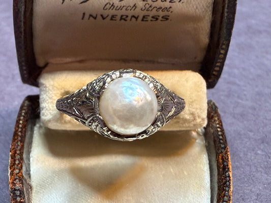 18k White Gold and Natural Pearl Ring with Hand Engraving