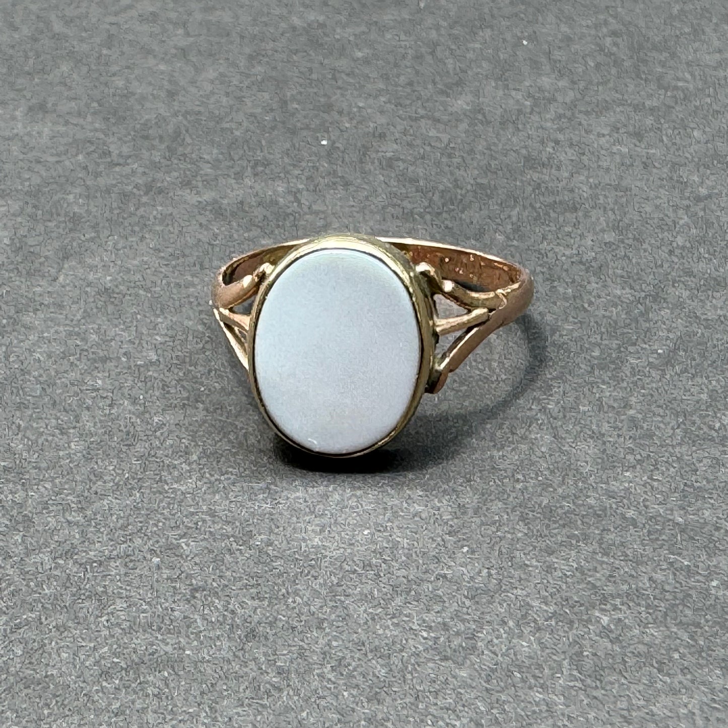 1920 9k English Carnelian Ring