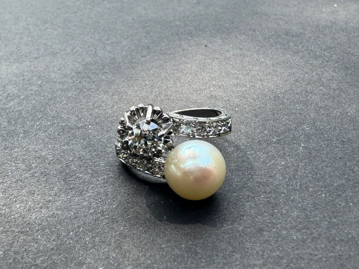 Fantastic Toi et Moi Natural White Pearl & Old European Cut Diamond