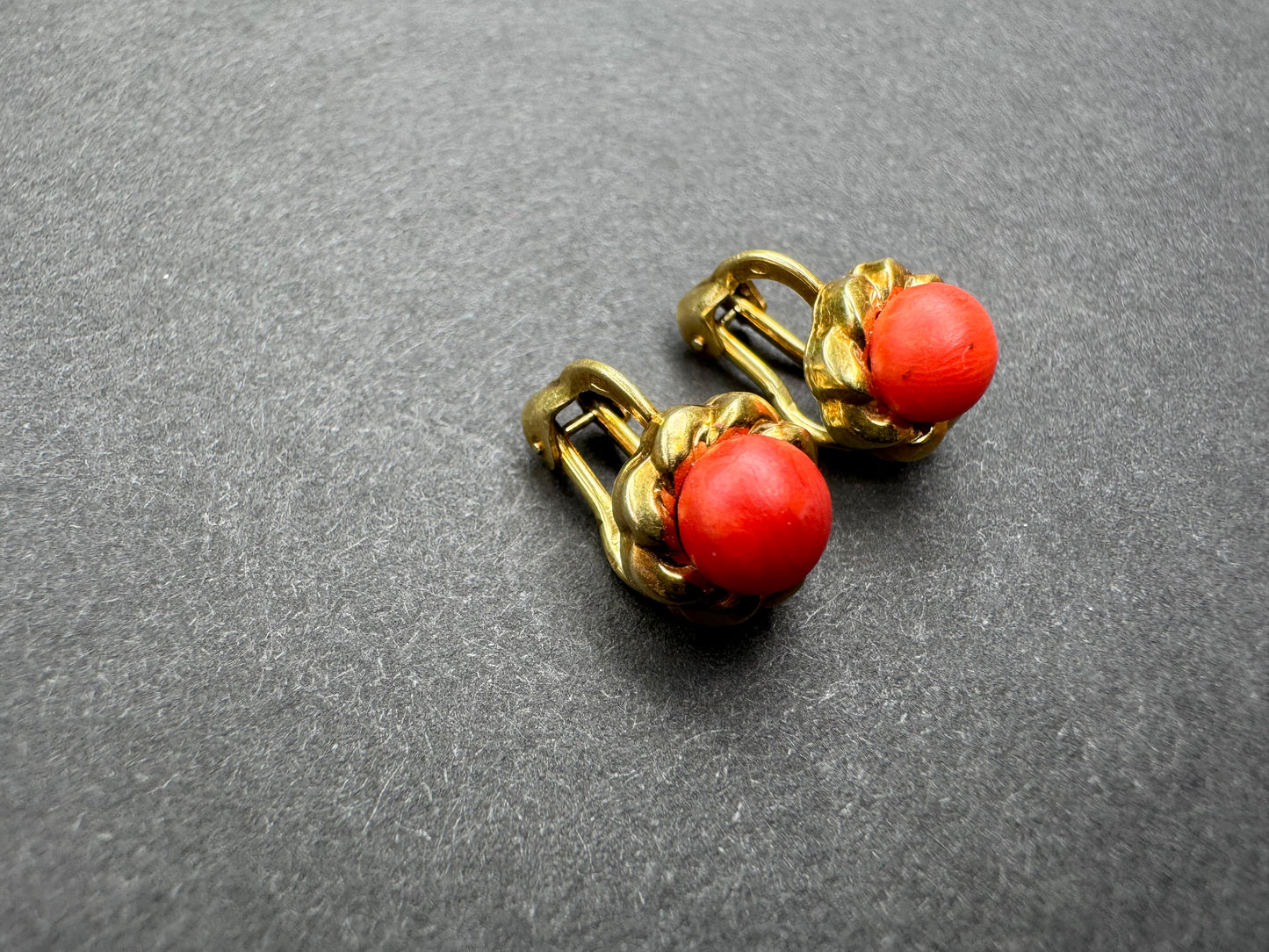 German 8k Coral Clip-on Earrings