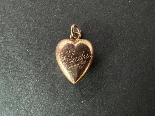 9k Puffy Heart Charm "Gladys"