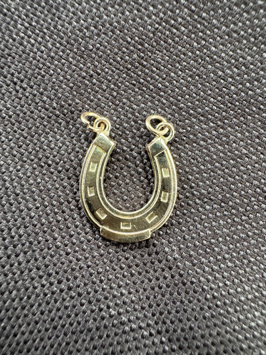 9k Horseshoe Charm