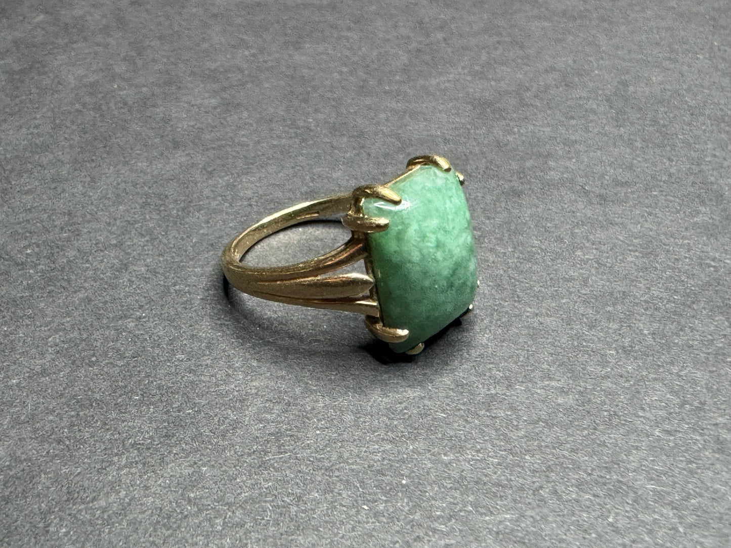 14k 1950s Jade Ring