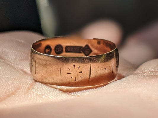 Victorian 9kt Engraved Band (28)