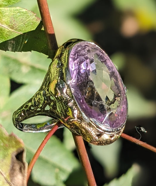 14Kt floral ring with large Amethyst