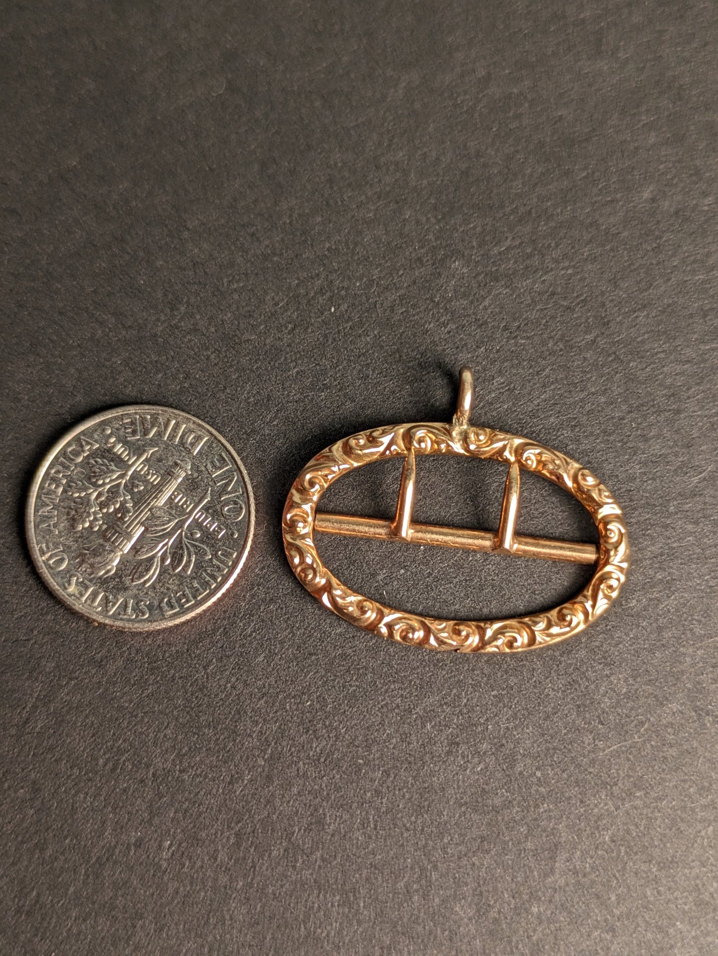 14k Buckle pendant