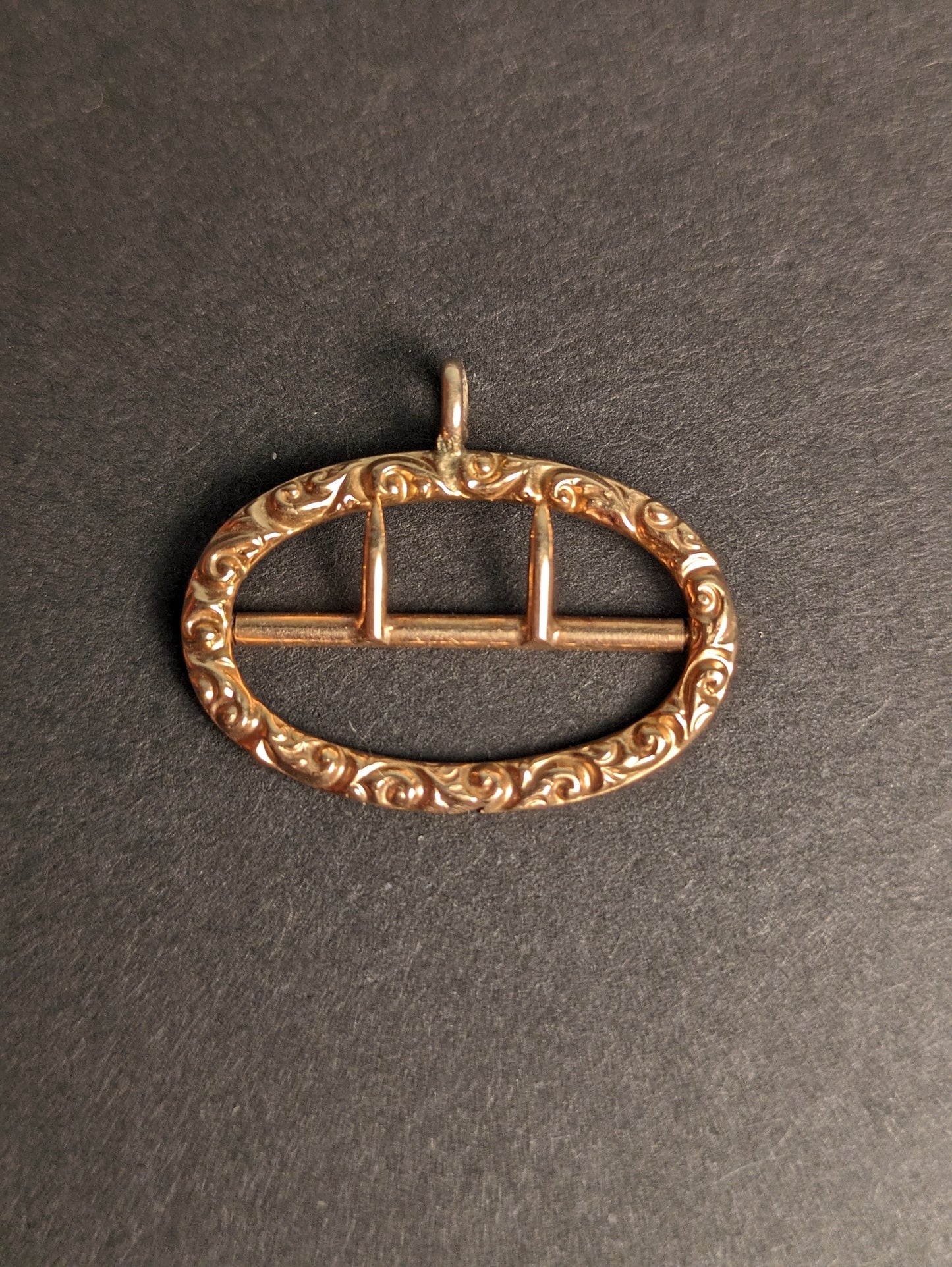 14k Buckle pendant