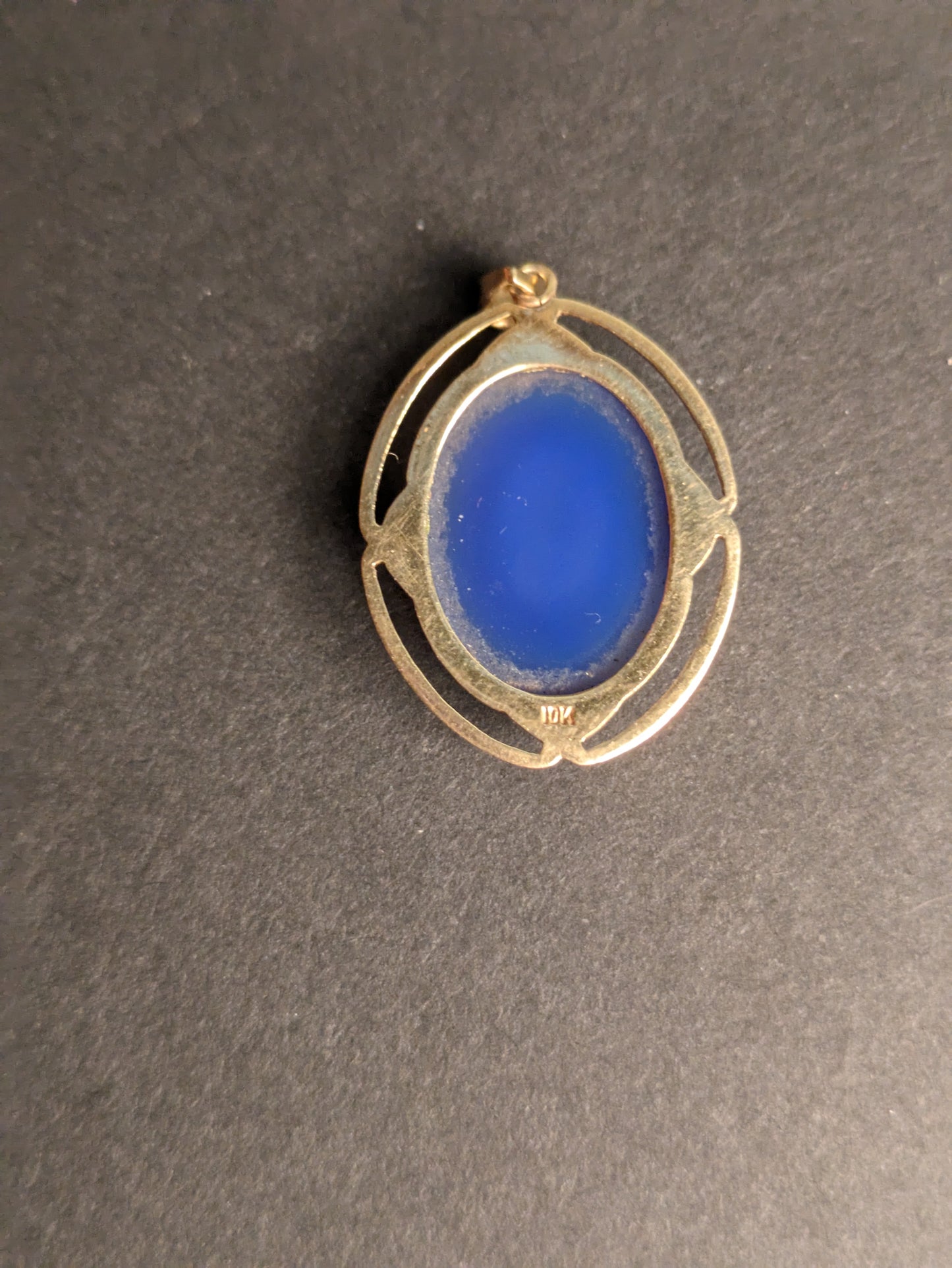 Arts & Craft 10k Chalcedony pendant