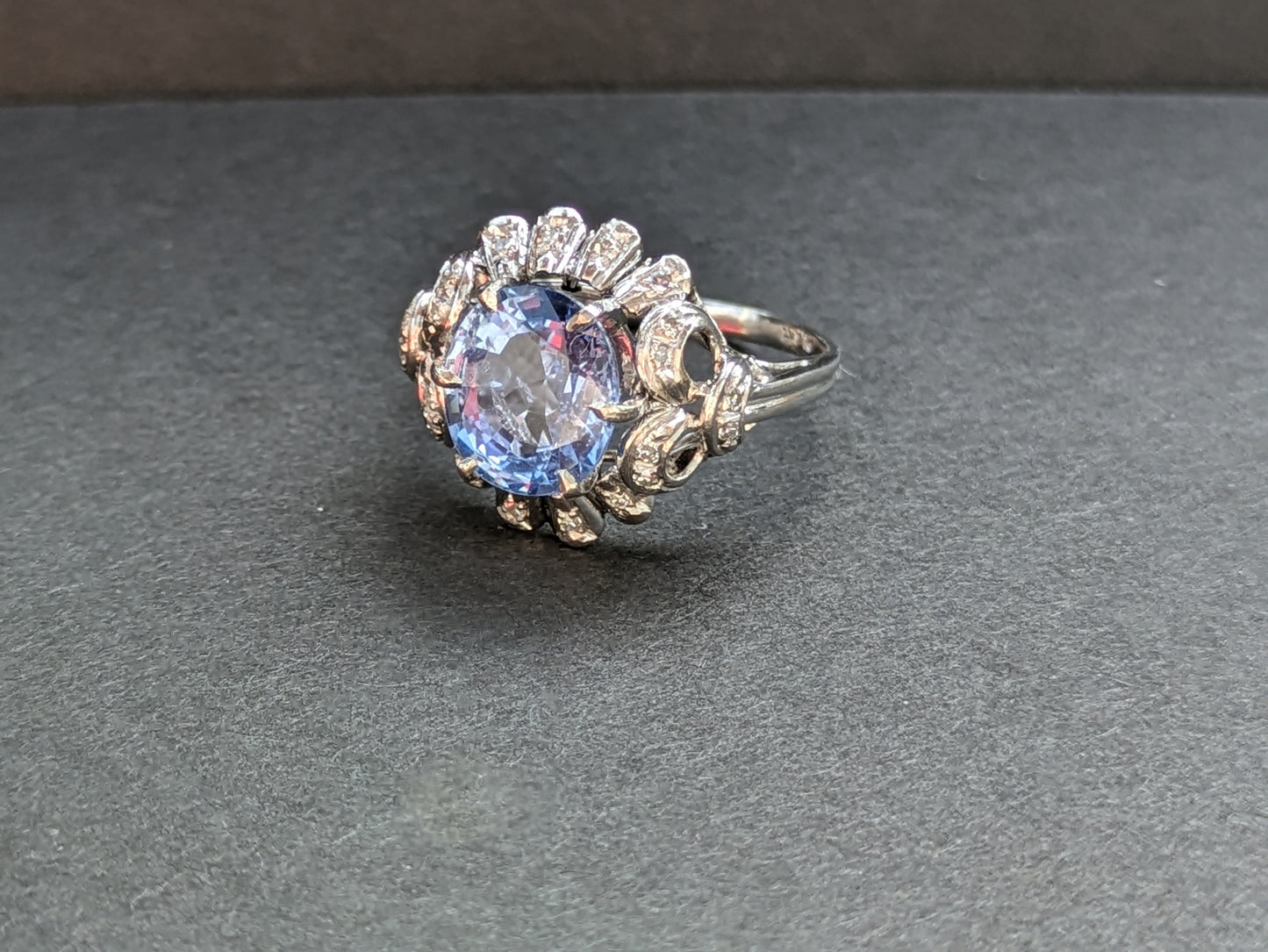 Natural untreated (GIA) Ceylon sapphire platinum and diamond ring