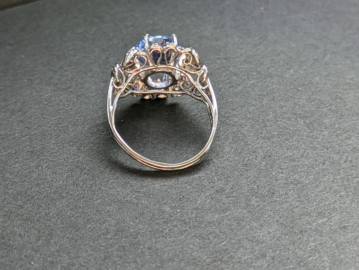 Natural untreated (GIA) Ceylon sapphire platinum and diamond ring