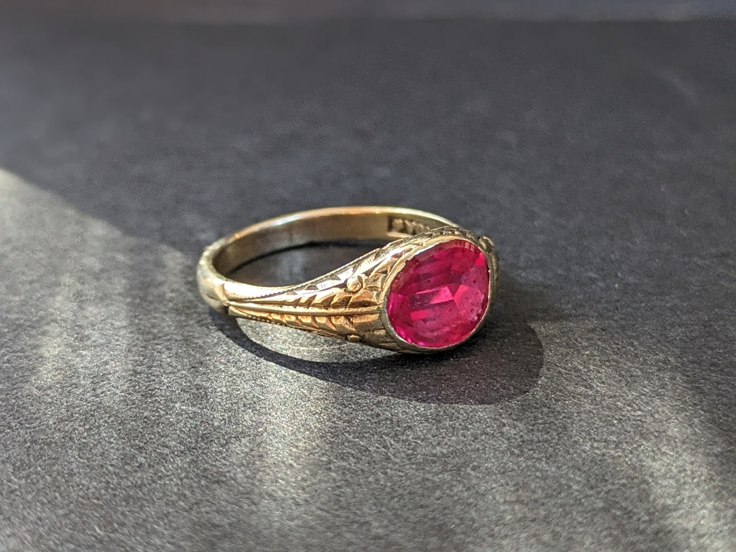 10K Depression Era glass "ruby" ring